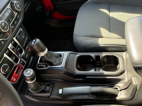 Used 2024 Jeep Wrangler Unlimited Sport image 16