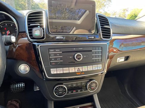 Used 2017 Mercedes-Benz GLS 550 4MATIC image 10