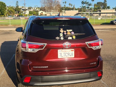 Used 2015 Toyota Highlander Limited Platinum image 12