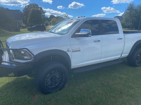 Used 2018 RAM 2500 SLT image 4