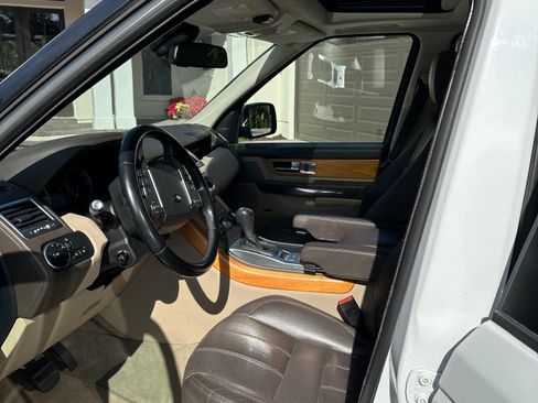 Used 2013 Land Rover Range Rover Sport HSE LUX image 16