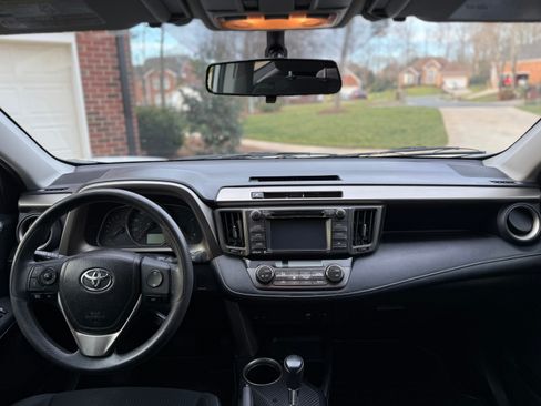 Used 2015 Toyota RAV4 XLE FWD image 10