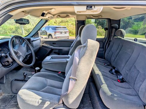 Used 2004 Chevrolet Silverado 1500 LS w/ Skid Plate Package image 5