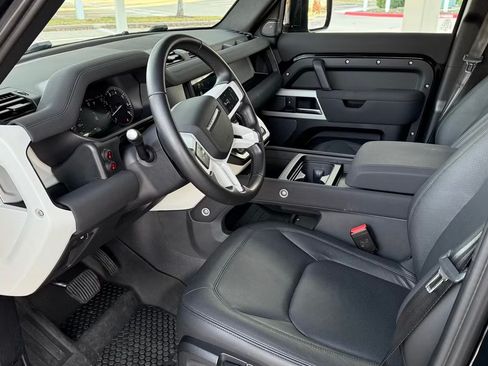 Used 2023 Land Rover Defender 110 S image 9