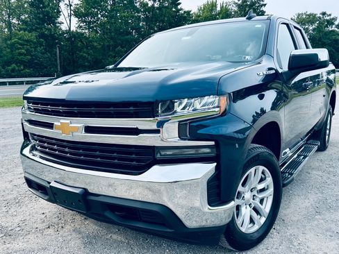 Used 2022 Chevrolet Silverado 1500 LT AWD/4WD image 2