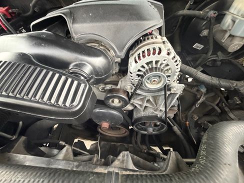 Used 2013 Chevrolet Avalanche LTZ image 24