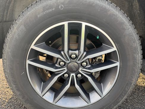 Used 2019 Jeep Grand Cherokee Limited w/ Luxury Group II AWD/4WD image 19