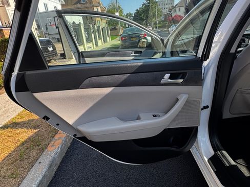 Used 2017 Hyundai Sonata SE image 18