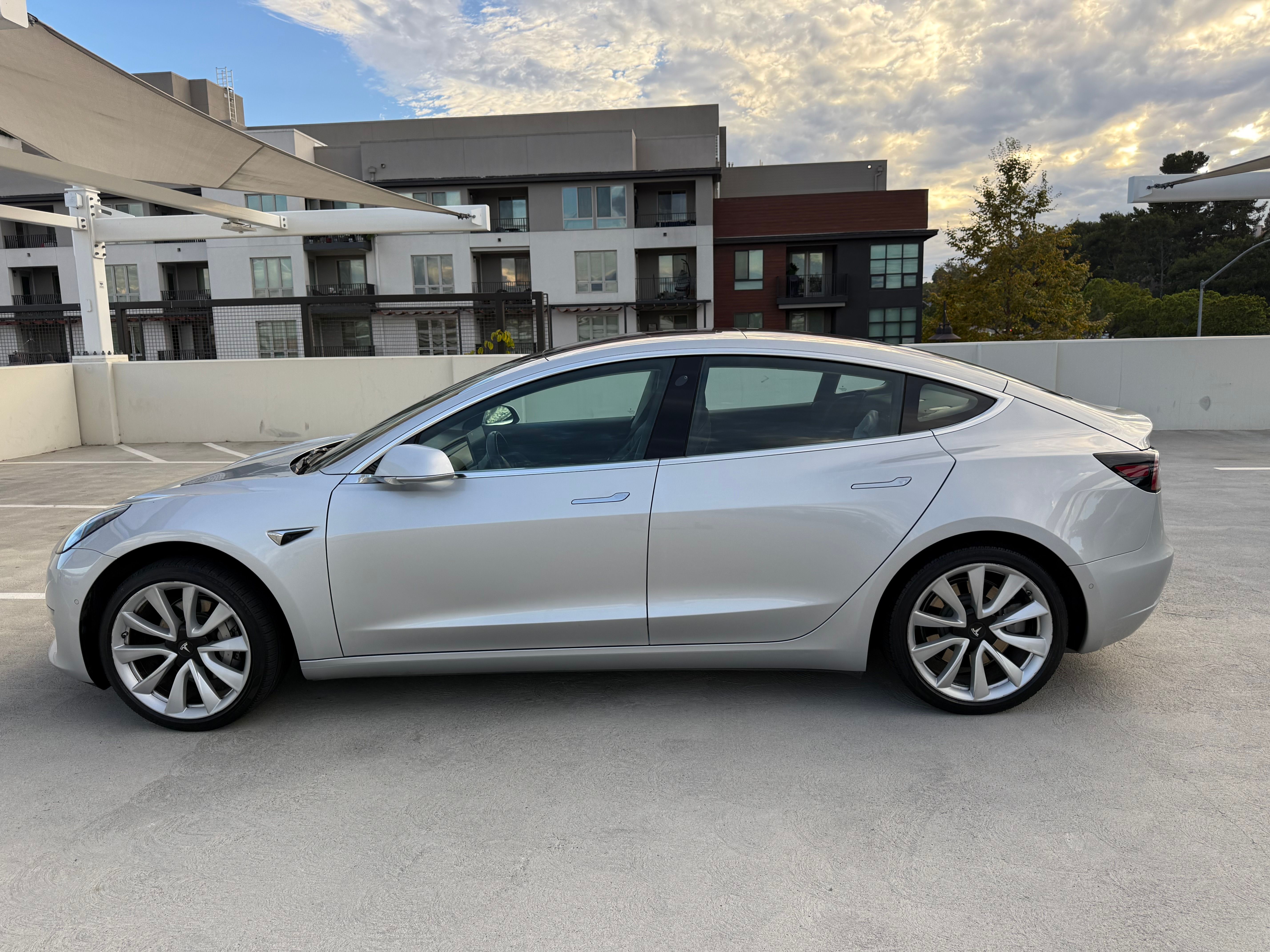 Used 2018 Tesla Model 3 Long Range RWD image 5