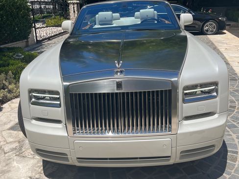 Used 2014 Rolls-Royce Phantom Drophead Coupe RWD image 19