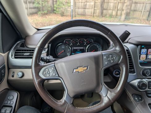 Used 2018 Chevrolet Suburban LT image 16