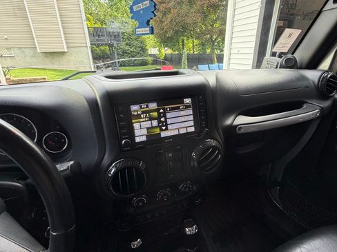 Used 2013 Jeep Wrangler Unlimited Sahara w/ Dual Top Group AWD/4WD image 15