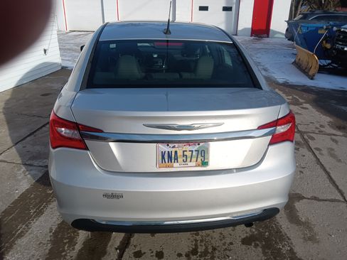 Used 2011 Chrysler 200 Touring image 4