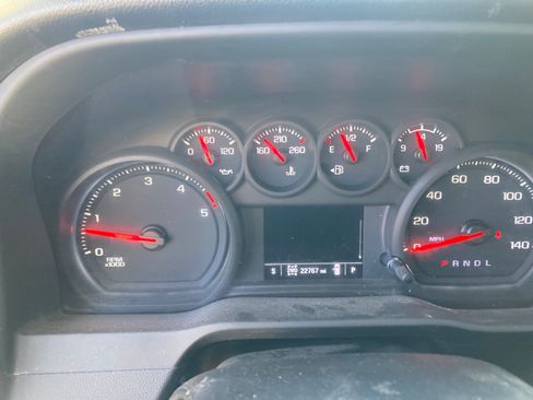 Used 2024 Chevrolet Silverado 2500 Custom w/ Custom Value Package image 13