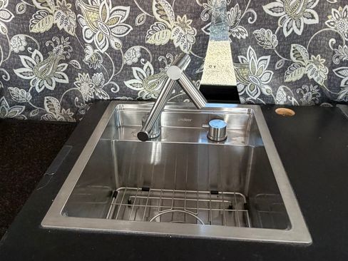 Used 2012 Mercedes-Benz Sprinter 2500 image 28