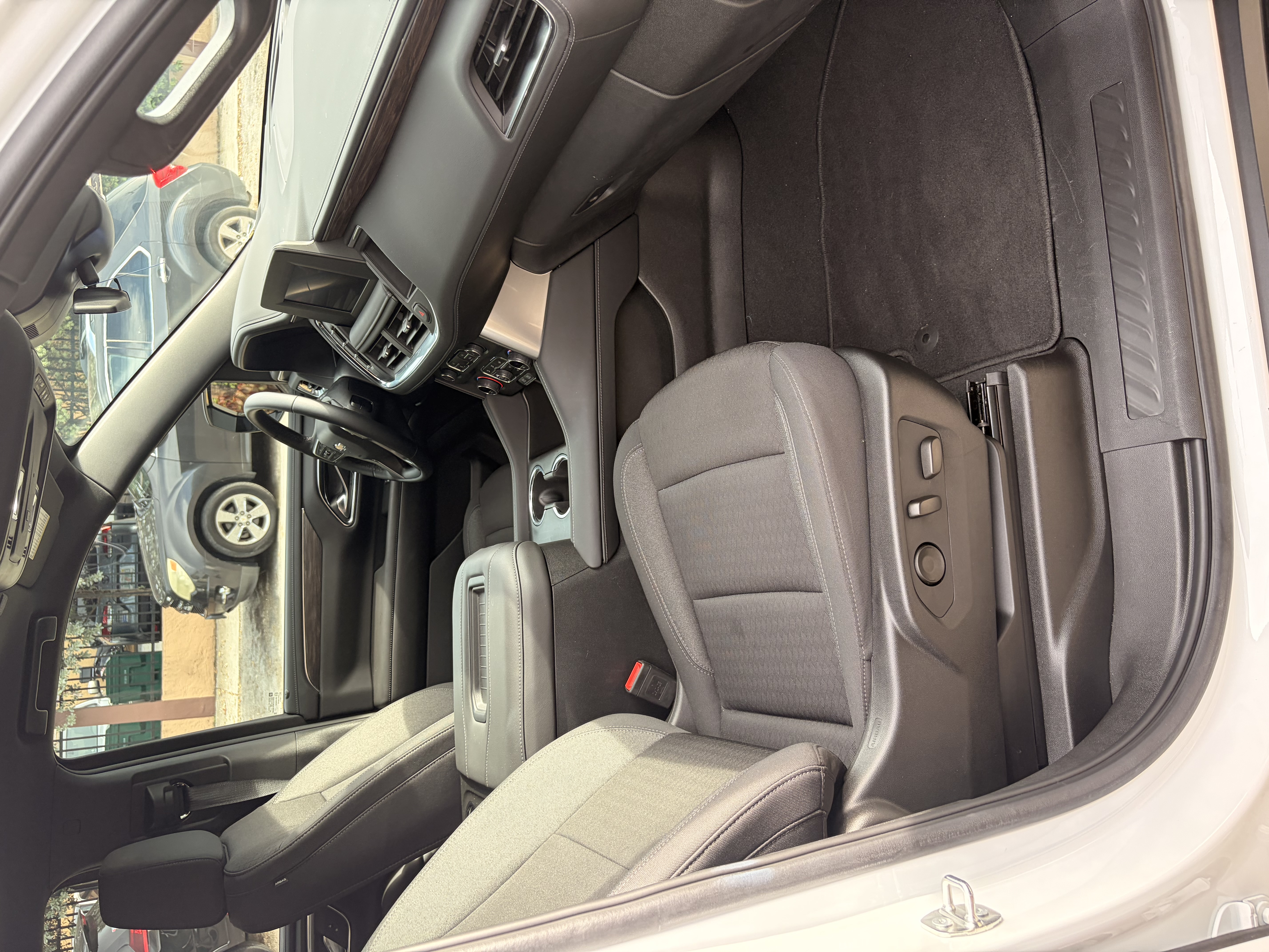 Used 2024 Chevrolet Tahoe LS RWD image 9