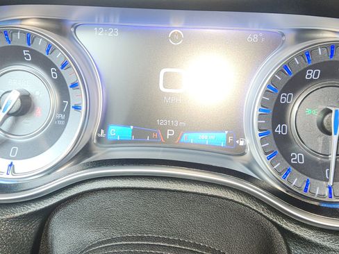 Used 2016 Chrysler 300 Limited image 11