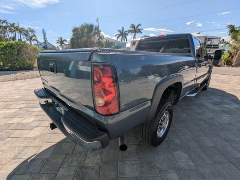 Used 2006 Chevrolet Silverado 2500 LT w/ Heavy-Duty Power Package image 5