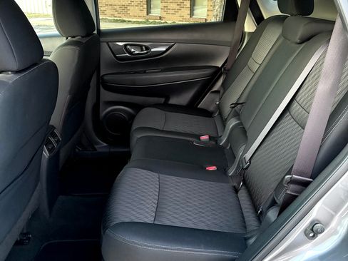 Used 2018 Nissan Rogue SV image 14