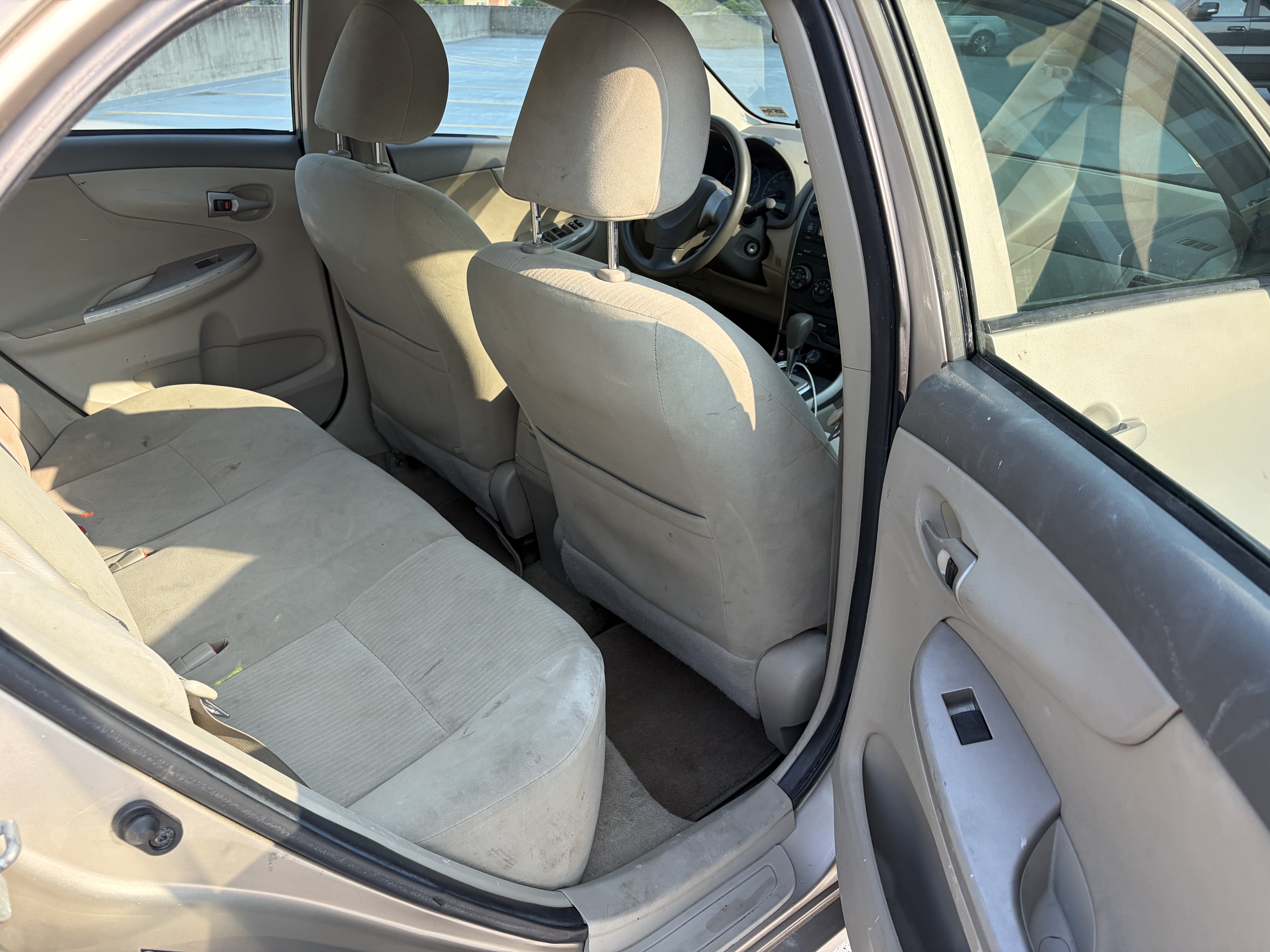 Used 2010 Toyota Corolla LE FWD image 11