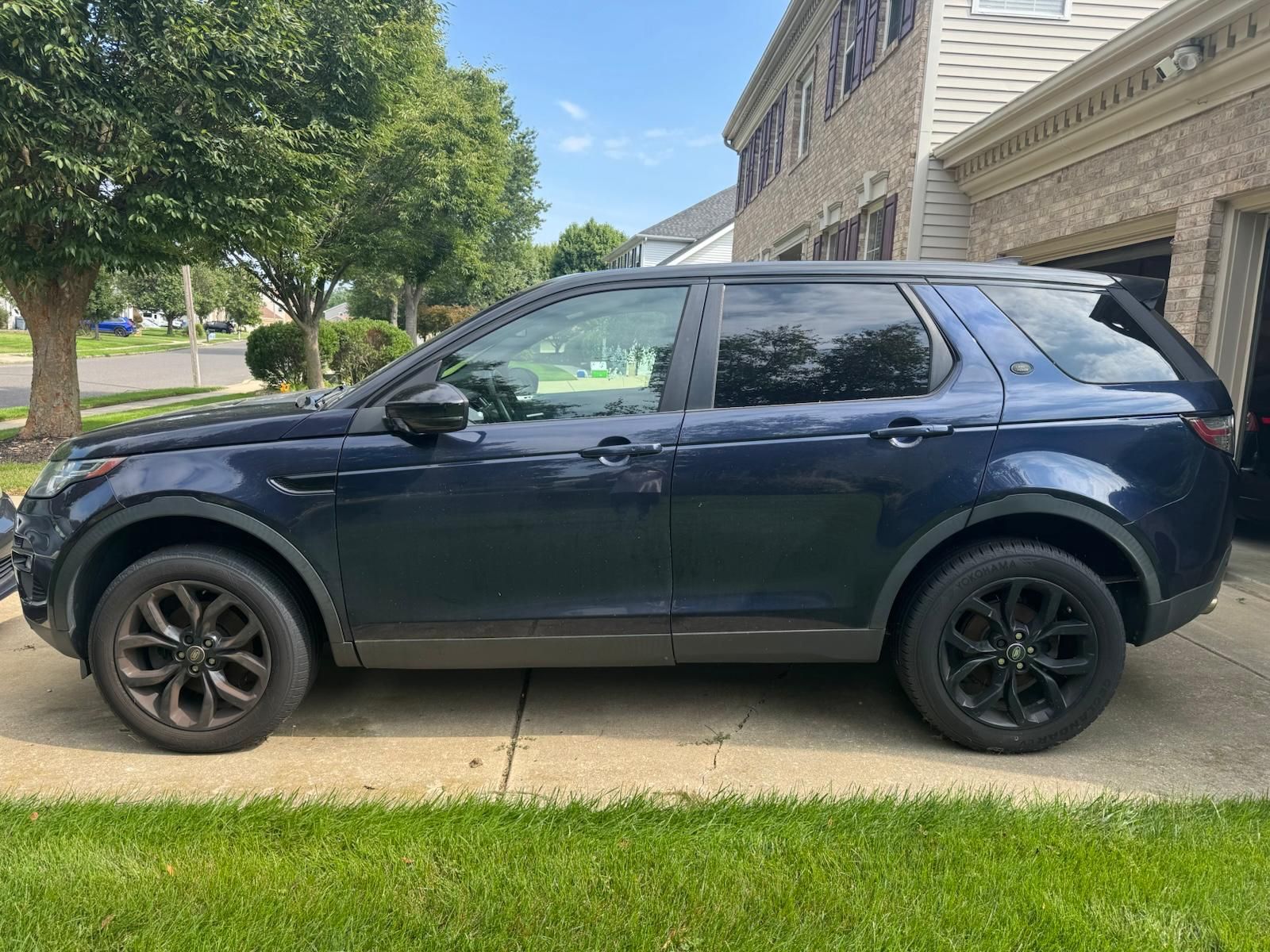 Used 2017 Land Rover Discovery Sport HSE AWD/4WD image 13
