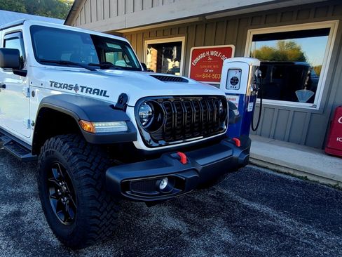 Used 2024 Jeep Wrangler Unlimited Sport image 5