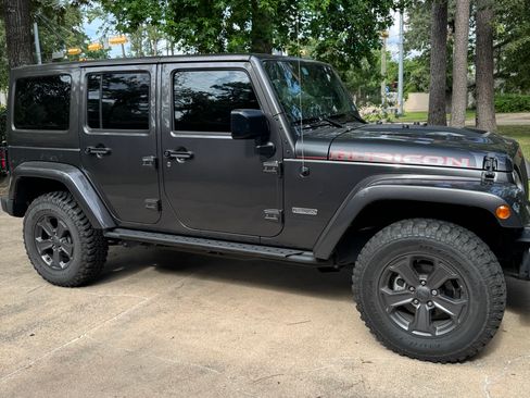 Used 2017 Jeep Wrangler Unlimited Rubicon image 8