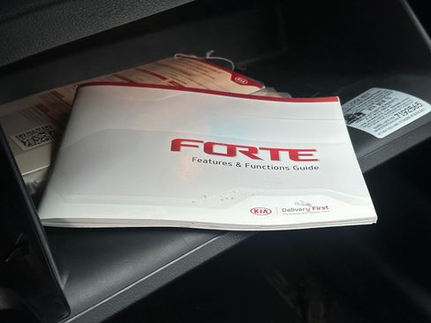 Used 2017 Kia Forte LX FWD image 15
