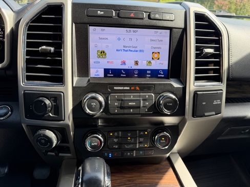 Used 2020 Ford F150 Lariat RWD image 4