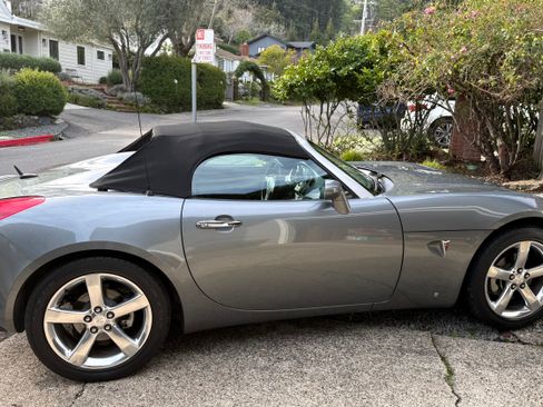 Used 2007 Pontiac Solstice GXP w/ Premium Package image 1