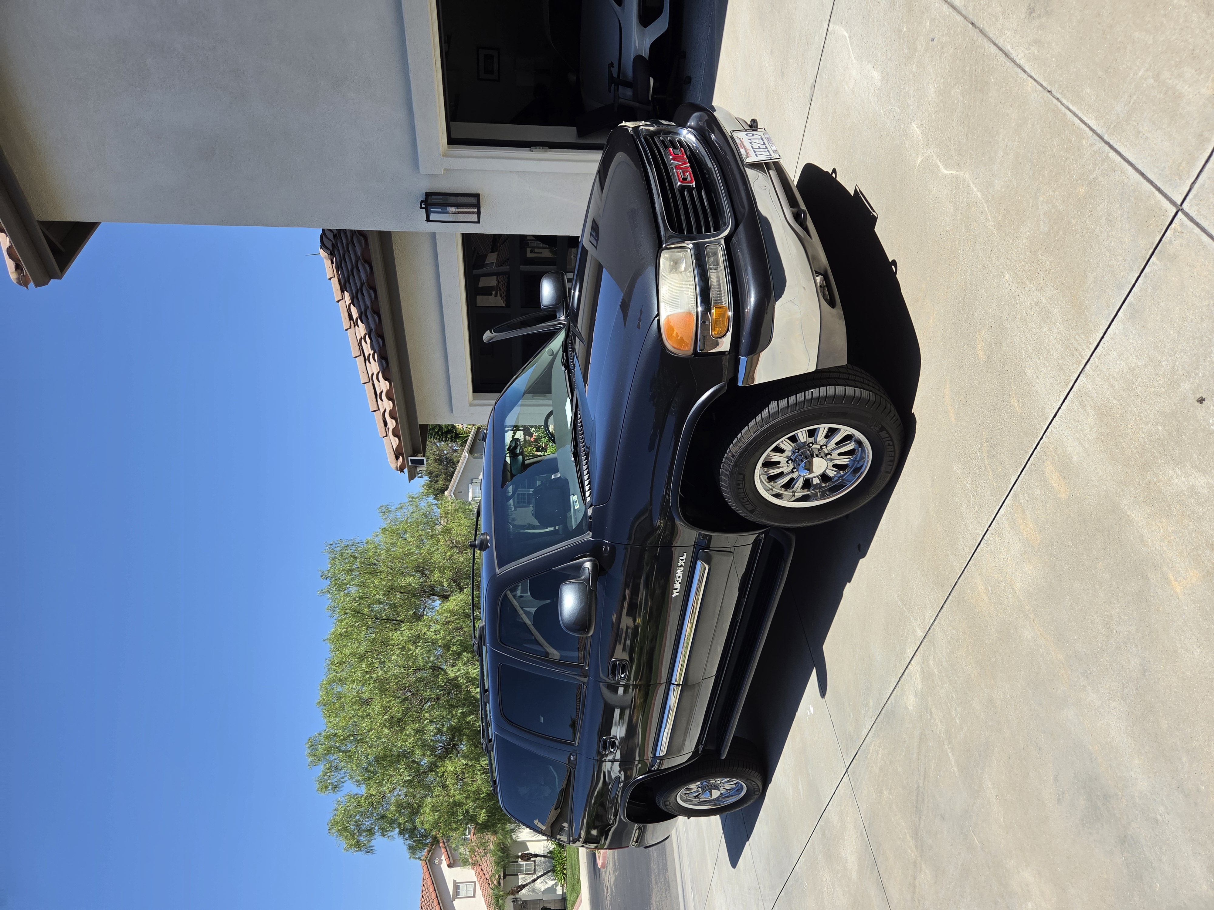 Used 2003 GMC Yukon XL 2500 SLT w/ 1SD Preferred Equipment Group RWD image 1