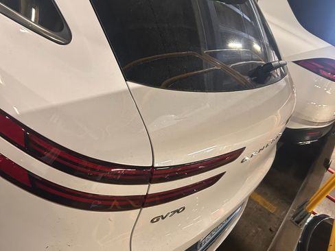 Used 2024 Genesis GV70 2.5T w/ Sport Prestige Package image 8