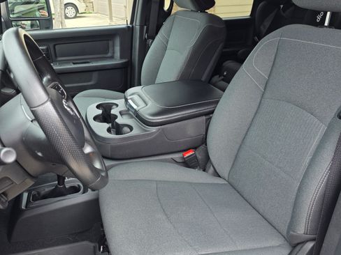 Used 2024 RAM 2500 Tradesman w/ Chrome Appearance Group image 11