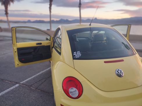 Used 2006 Volkswagen Beetle Coupe w/ Package 2 image 5