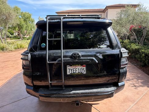 Used 2017 Toyota 4Runner TRD Off-Road Premium AWD/4WD image 11