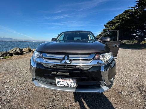 Used 2018 Mitsubishi Outlander SE image 5