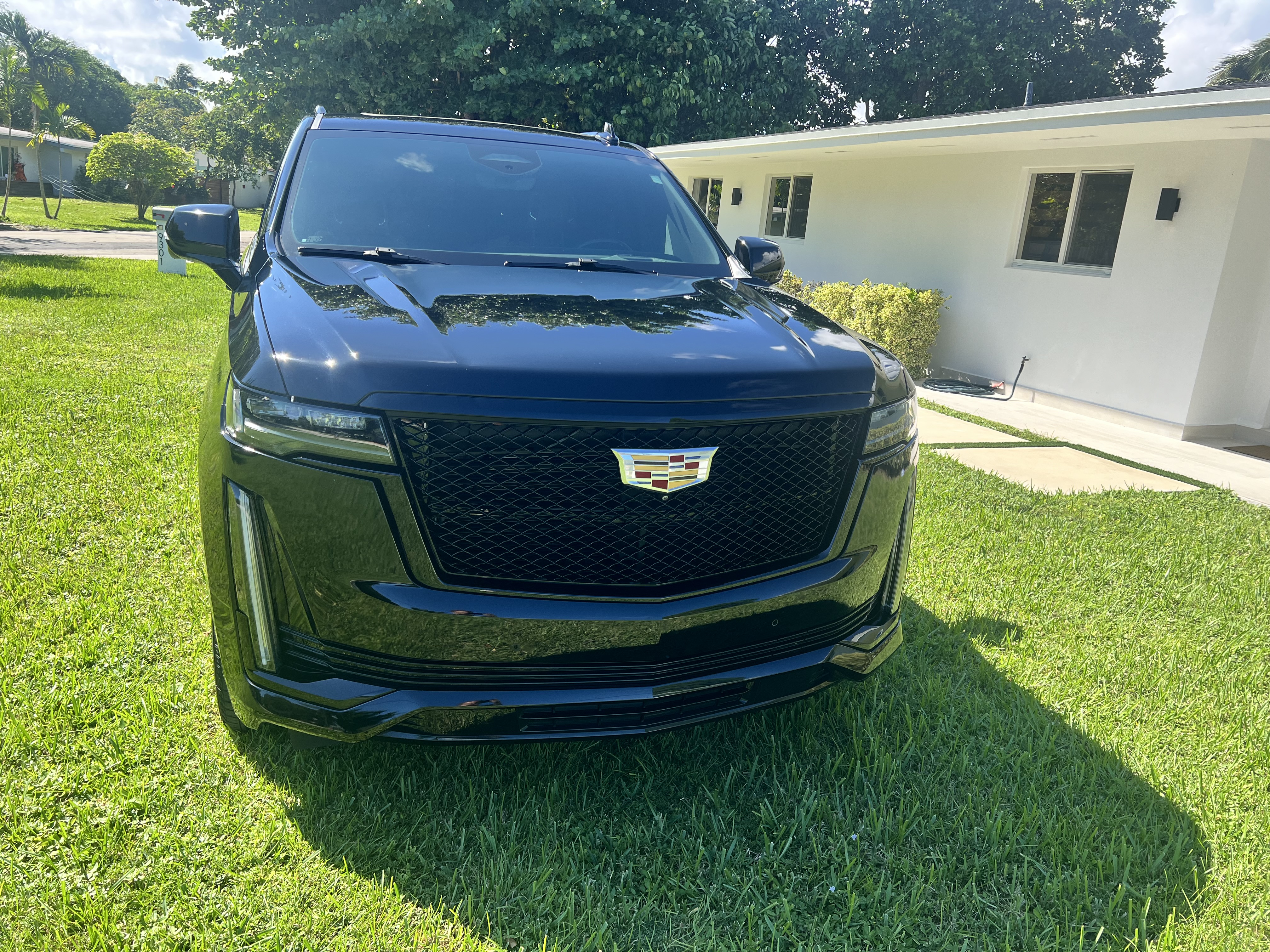 Used 2021 Cadillac Escalade Sport w/ Driver Assist Tech Package AWD/4WD image 2