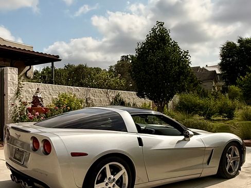 Used 2006 Chevrolet Corvette Coupe w/ Preferred Equipment Group RWD image 8