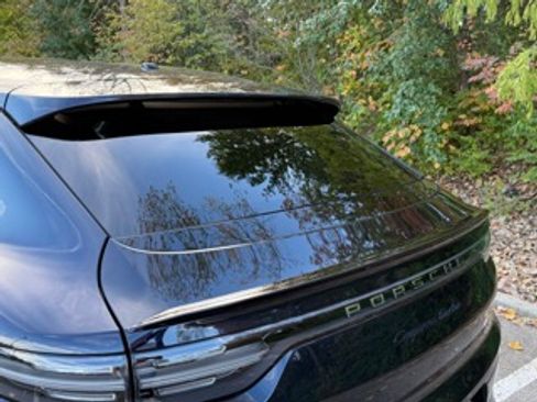 Used 2021 Porsche Cayenne Turbo image 9