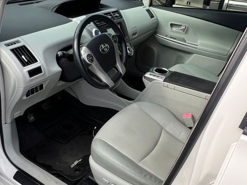 Used 2014 Toyota Prius V Five image 6