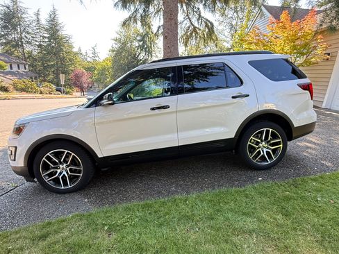 Used 2016 Ford Explorer Sport w/ Equipment Group 401A image 5