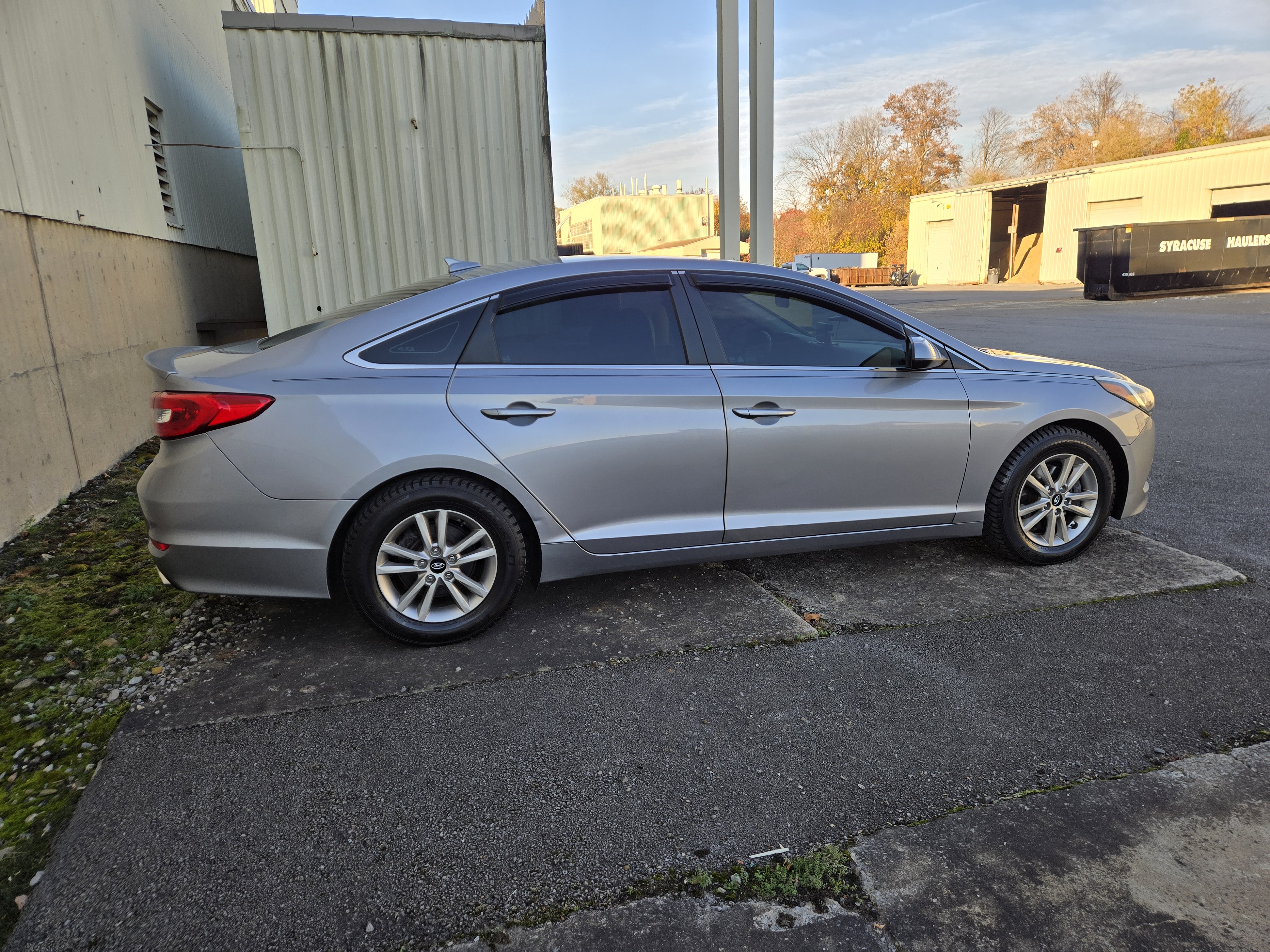 Used 2017 Hyundai Sonata SE FWD image 2