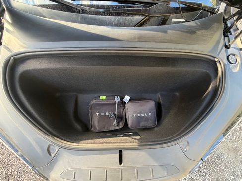 Used 2022 Tesla Model X Plaid image 17