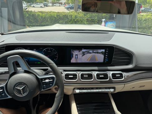Used 2020 Mercedes-Benz GLS 450 4MATIC image 10