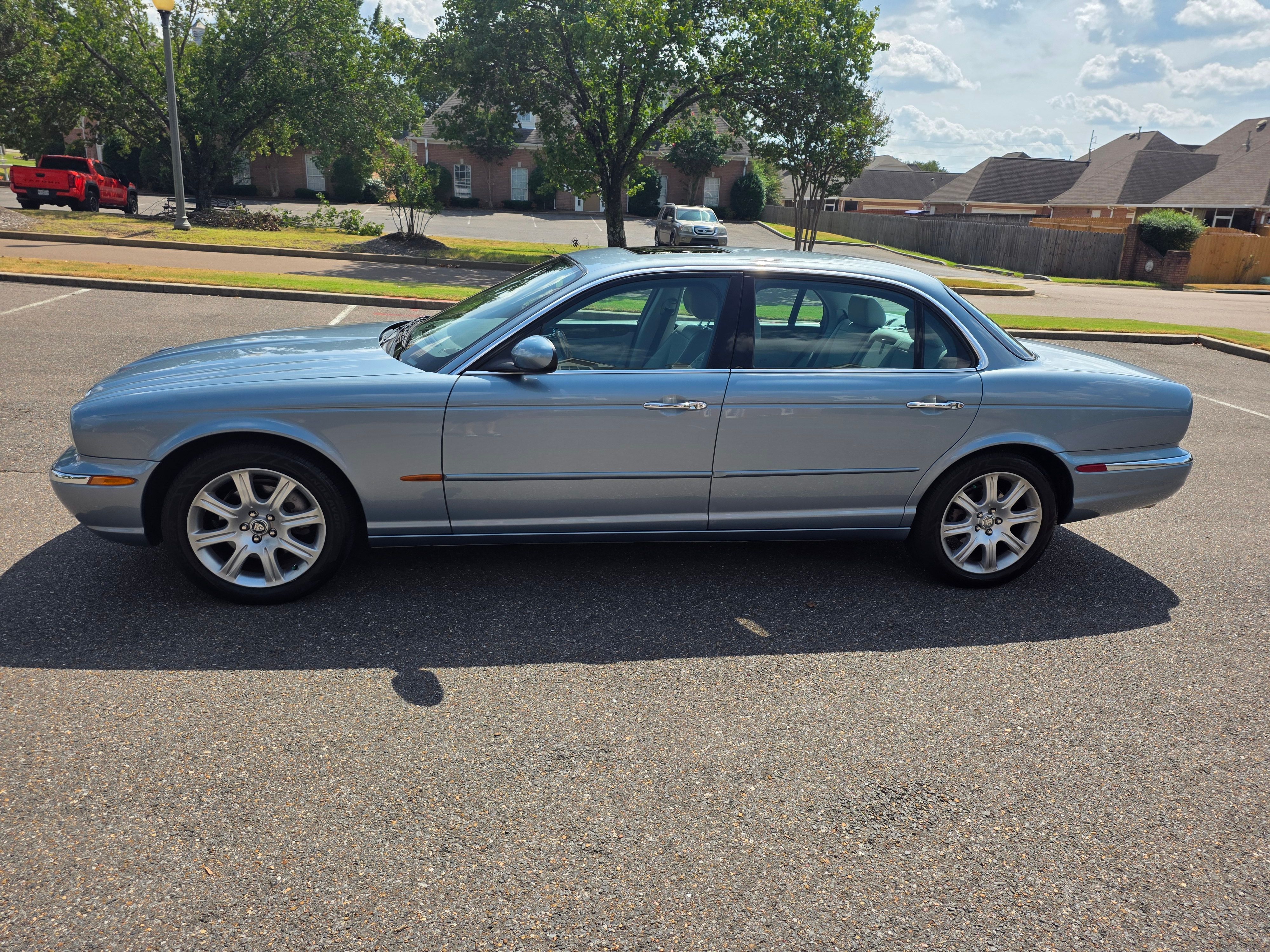 Used 2005 Jaguar XJ8 RWD image 10