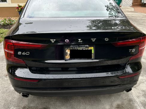 Used 2019 Volvo S60 T5 Momentum image 2