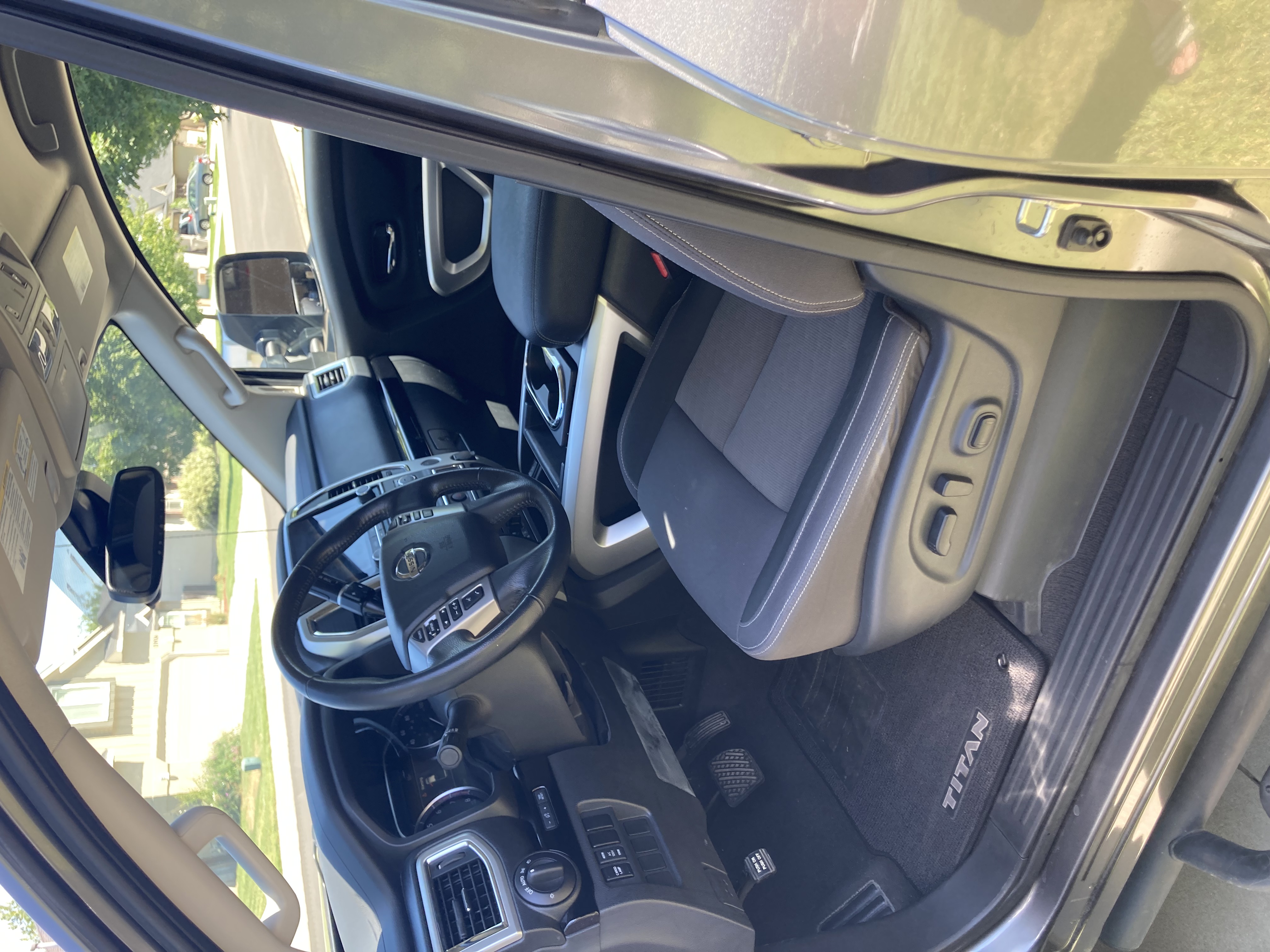 Used 2021 Nissan Titan SV w/ SV Convenience Package RWD image 14
