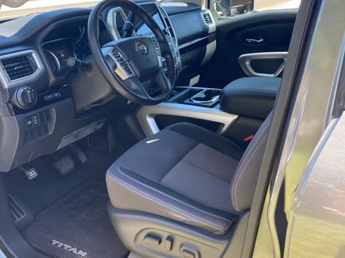Used 2021 Nissan Titan SV w/ SV Convenience Package RWD image 14