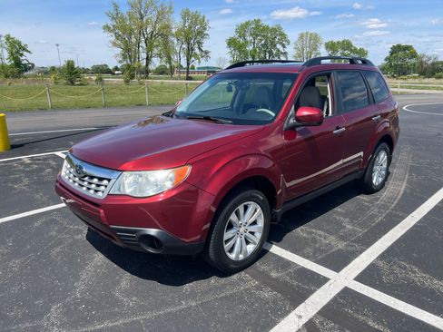 Used 2012 Subaru Forester 2.5X Premium w/ Popular Pkg 3 AWD/4WD image 1