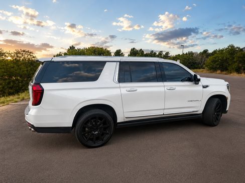 Used 2023 GMC Yukon XL Denali w/ Max Trailering Package AWD/4WD image 8